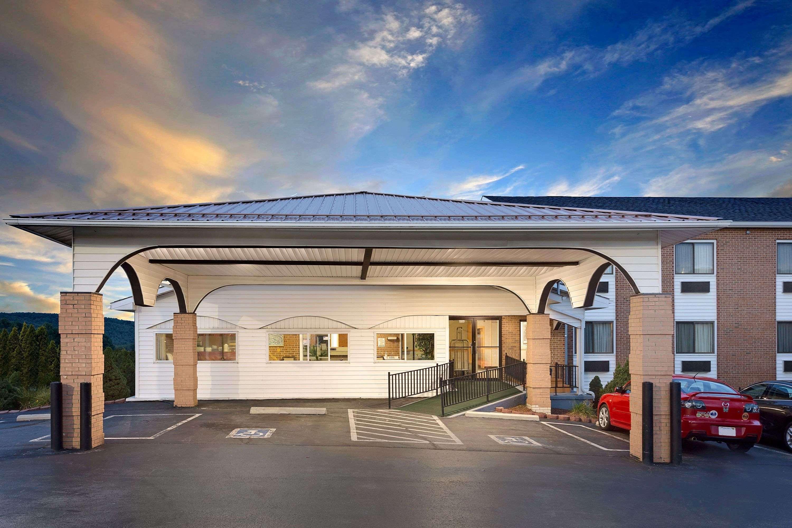 Super 8 By Wyndham Hillsville Ngoại thất bức ảnh
