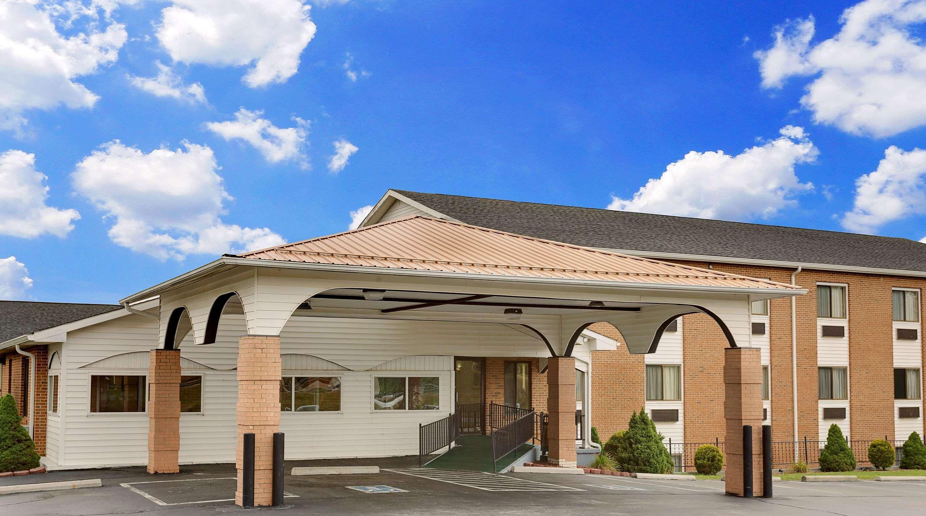 Super 8 By Wyndham Hillsville Ngoại thất bức ảnh