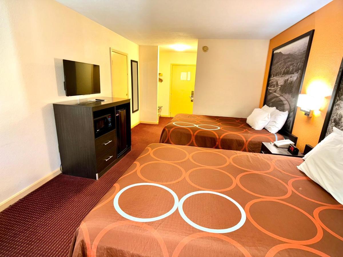 Super 8 By Wyndham Hillsville Ngoại thất bức ảnh